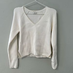 V-neck pullover